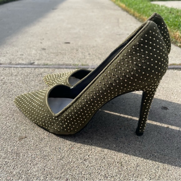 Alice + Olivia Dina Pumps in Green Kid Suede Gold Studded EU 36 US Size 6 - Picture 1 of 14